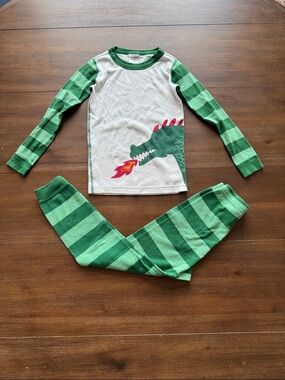 Size 6-7 Hanna Andersson fire breathing dragon pajamas 100% organic cotton